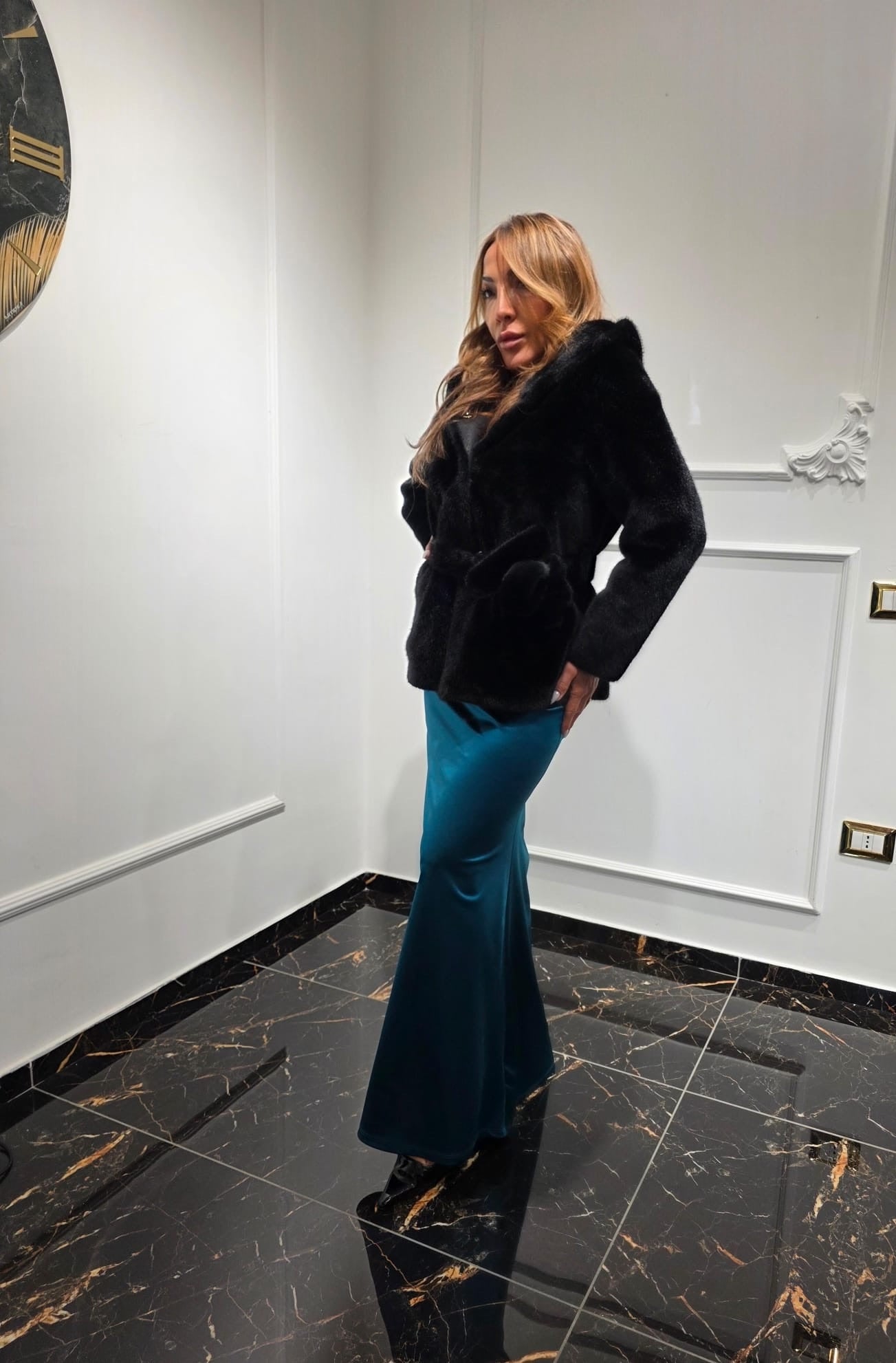 Pelliccia Ecologica EcoLuxe con Cappuccio - Moda Sostenibile